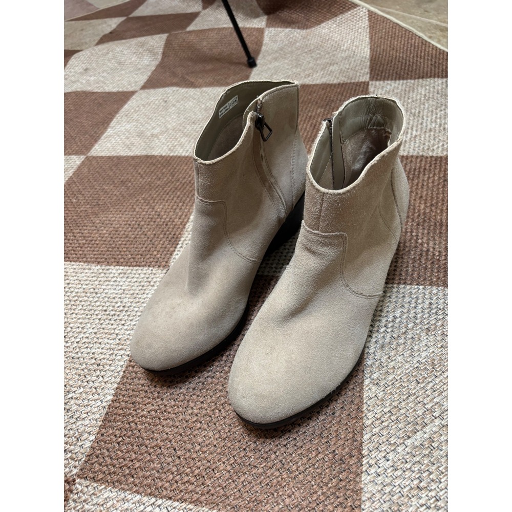 Crocs Leigh Suede Ankle Boots Beige Tan Wedge Booties Womens Size 8.5 203418